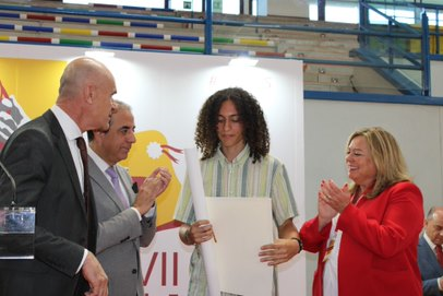 Iván recogiendo el Diploma de ganador